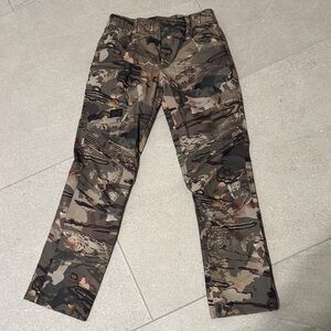 Women’s under armour Camouflage Cargo Pants
